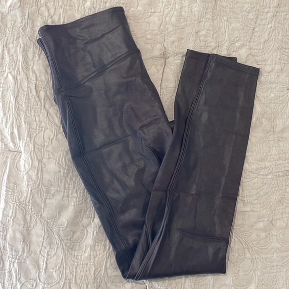 Wine colored Faux leather spanx - Picture 5 of 5